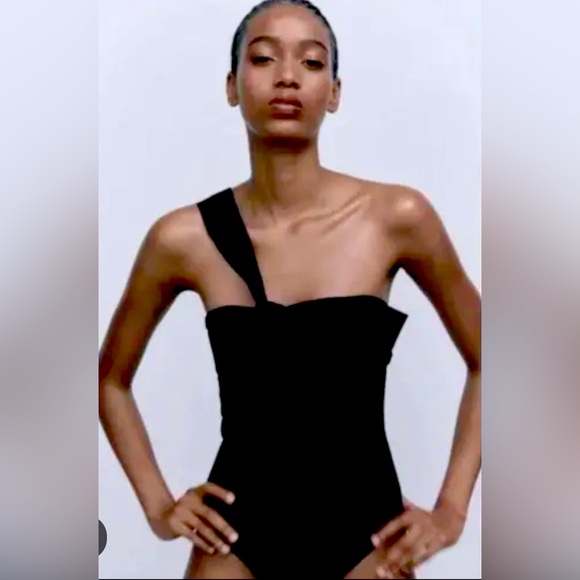 Zara bodysuit black with bow small cutout in the middle - Picture 1 of 6